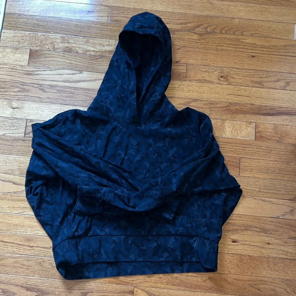 NWOT- Athleta Farallon Camo Hooded Cropped Sweatshirt - size medium